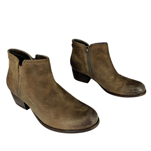 Clarks Ankle Boot Booties sz 9.5 M Women Maypearl Ramie Brown Leather 2" Western - Picture 1 of 12